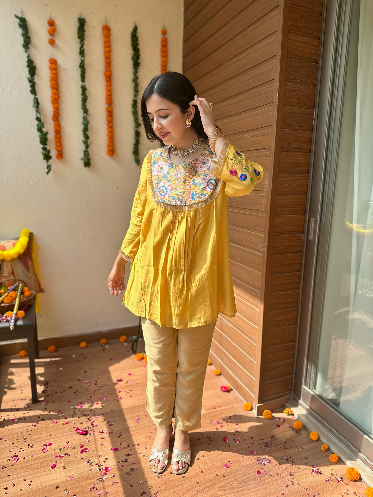 Sona Yoke Short Kurta Set