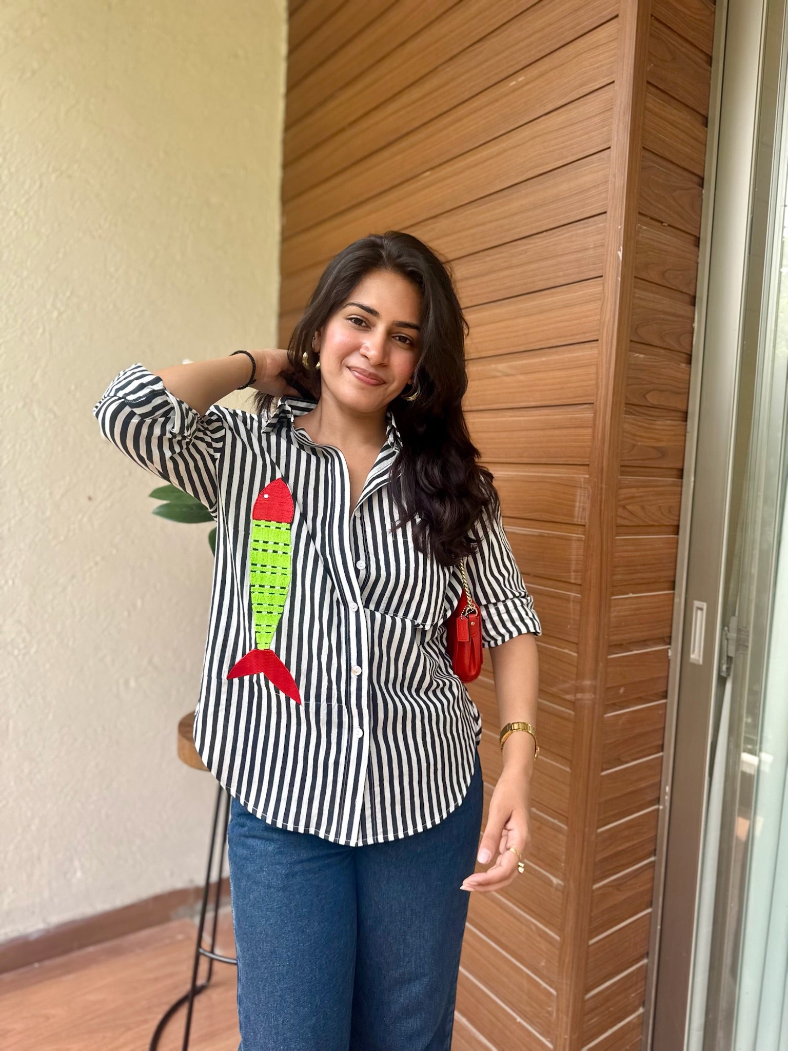 Black Green Contrast Fish Embroidery Shirt