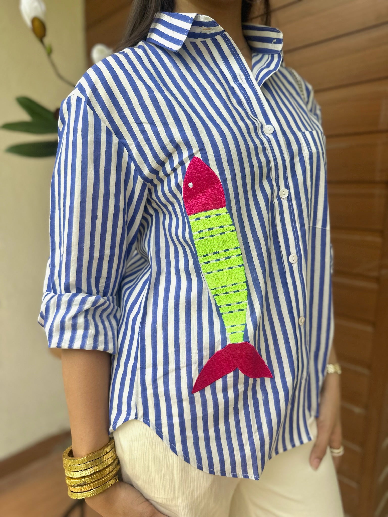 Blue Green Contrast Fish Embroidery Shirt
