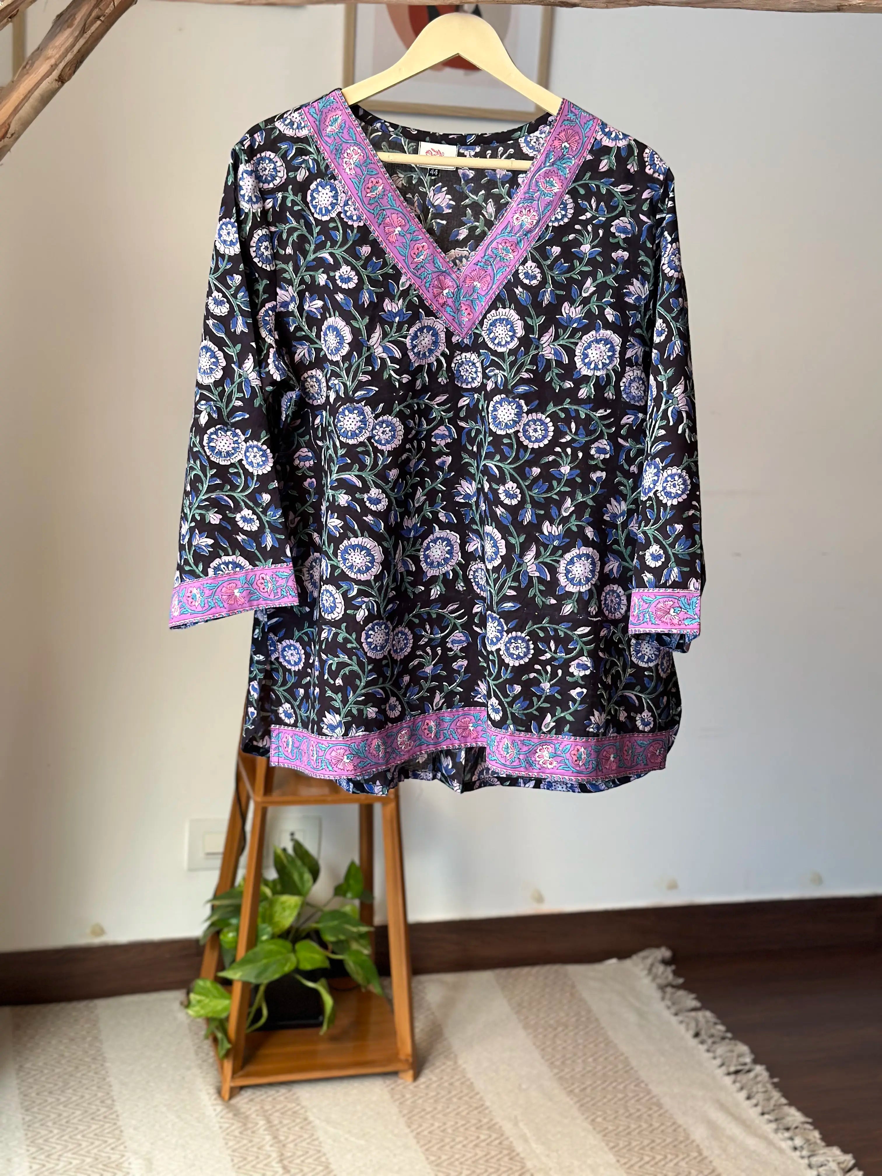 Genda Black Printed Kurti